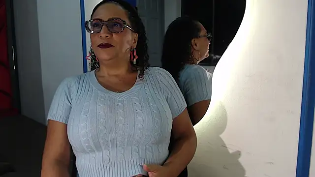 EvaMills1 online show from February 2025 07:42:01 PM