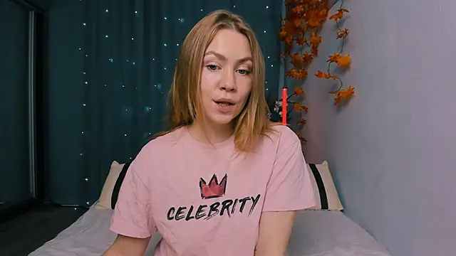 InsatiableFoxX online show from October 2025 08:54:02 PM