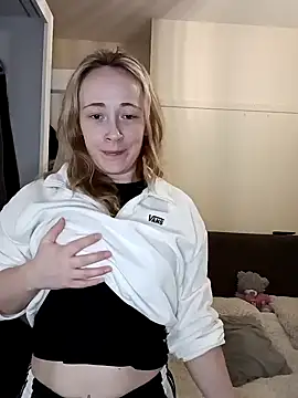 Snapshot of Teagan_B chatting on January 2025 02:21:02 PM Teagan B online show from January 2025 02:21:02 PM