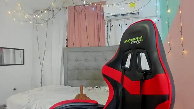 Snapshot of valentina_0_ chatting on March 2025 11:39:02 AM valentina 0 online show from March 2025 11:39:02 AM