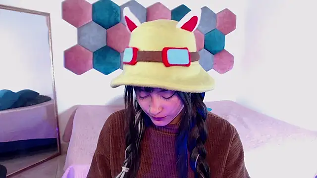 liz-beths online show from February 2025 01:39:02 PM