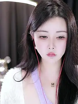 Snapshot of Qiaoqiao_ chatting on December 2024 09:28:02 PM Qiaoqiao online show from December 2024 09:28:02 PM