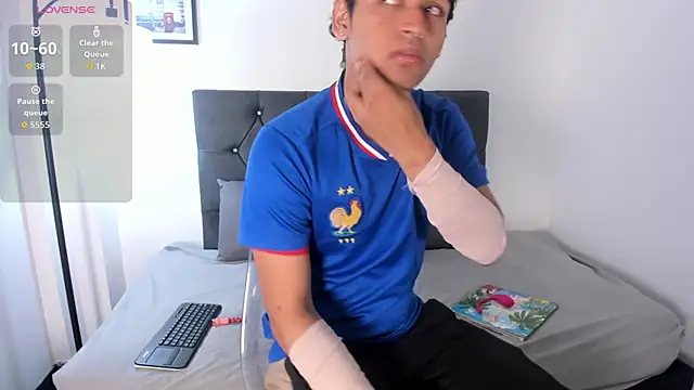 Snapshot of axel_ps chatting on November 2025 08:40:02 PM axel ps online show from November 2025 08:40:02 PM