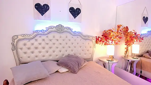 NiaColusi online show from October 2025 08:16:02 PM