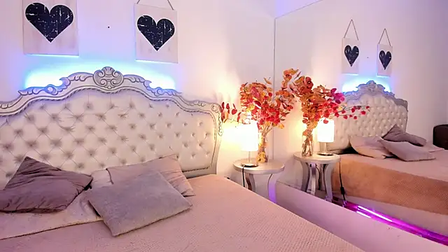 NiaColusi online show from October 2025 07:57:02 PM