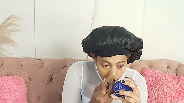 Snapshot of flavia_cruz chatting on April 2026 12:22:02 PM flavia cruz online show from April 2026 12:22:02 PM