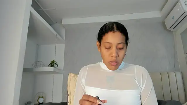 Snapshot of flavia_cruz chatting on May 2026 12:10:01 PM flavia cruz online show from May 2026 12:10:01 PM