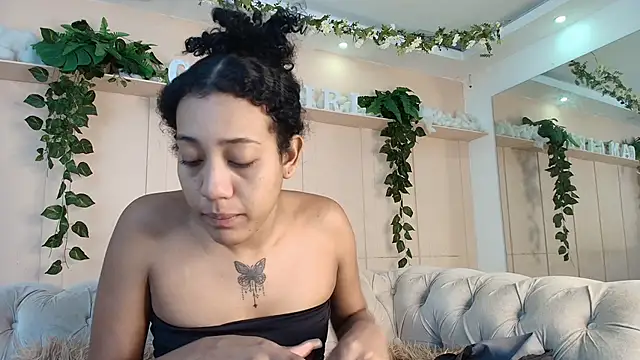 Snapshot of flavia_cruz chatting on May 2026 12:23:01 PM flavia cruz online show from May 2026 12:23:01 PM