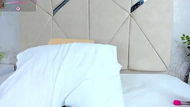 LilitRobins online show from October 2025 09:37:01 PM