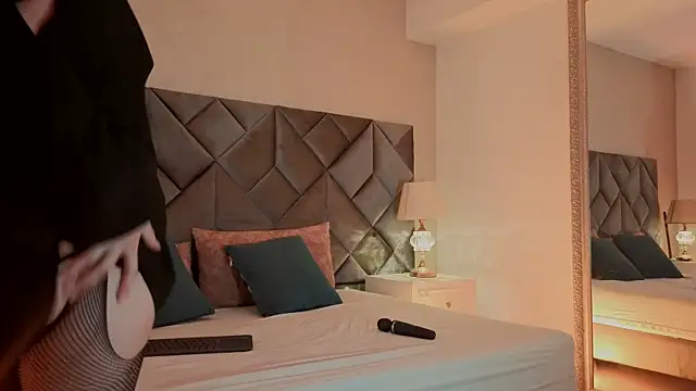 Luisa0110 online show from April 2026 04:27:01 PM