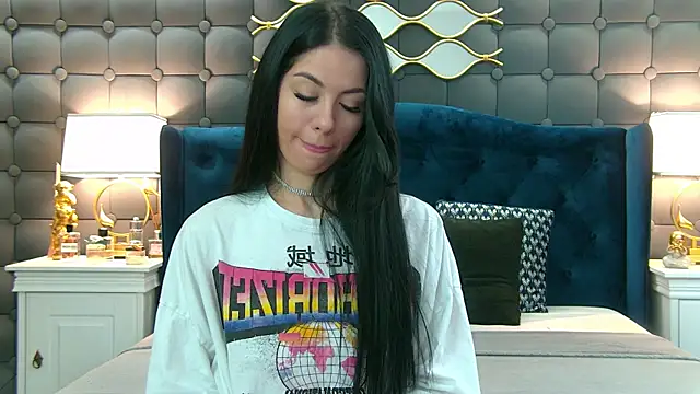 Snapshot of LeyaCass chatting on January 2025 04:25:02 AM LeyaCass online show from January 2025 04:25:02 AM