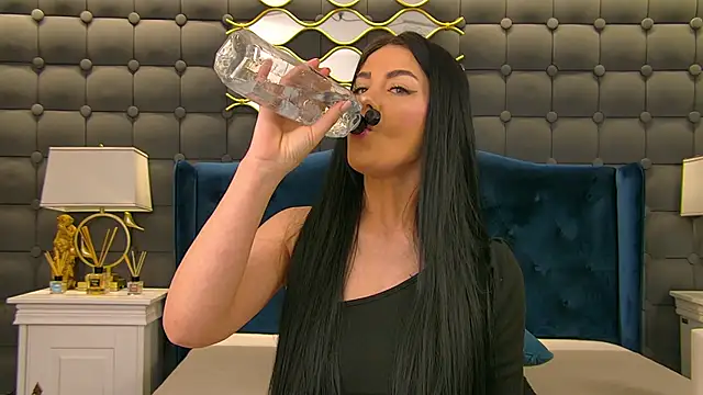 LeyaCass online show from April 2026 03:01:01 AM