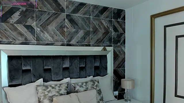 TaniaSmith1 online show from September 2025 11:04:01 PM