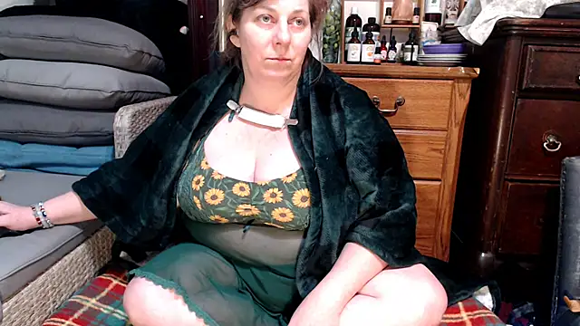 Snapshot of ladyscarlotta chatting on February 2025 08:42:02 PM ladyscarlotta online show from February 2025 08:42:02 PM