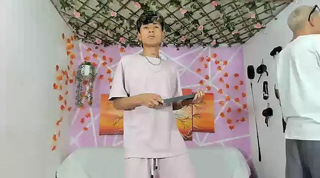 Fresahot2005 online show from March 2025 12:00:01 AM