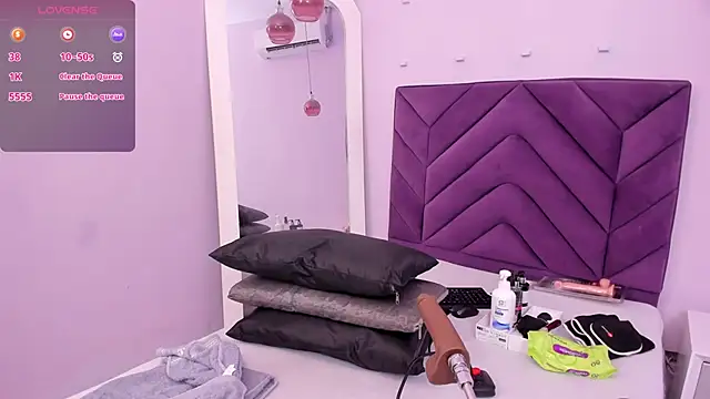 Maddyjohnsonn online show from December 2024 03:43:01 AM