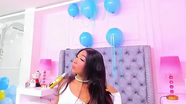 Snapshot of HaileeRoberts chatting on October 2025 12:36:02 PM HaileeRoberts online show from October 2025 12:36:02 PM