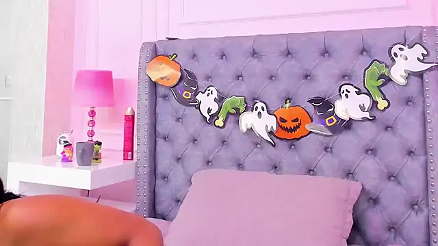 Snapshot of HaileeRoberts chatting on October 2025 12:36:02 PM HaileeRoberts online show from October 2025 12:36:02 PM