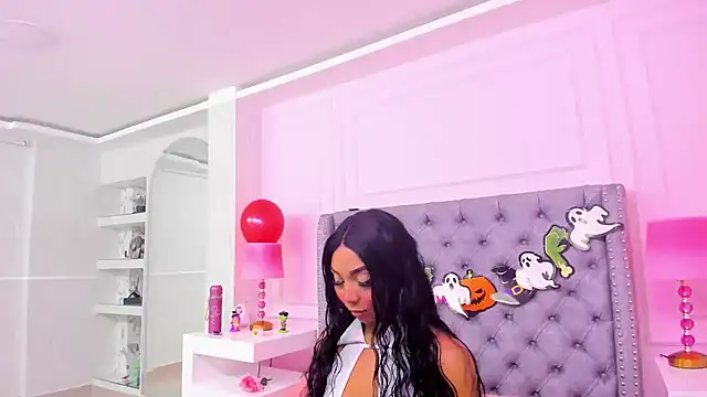 Snapshot of HaileeRoberts chatting on October 2025 12:50:02 PM HaileeRoberts online show from October 2025 12:50:02 PM