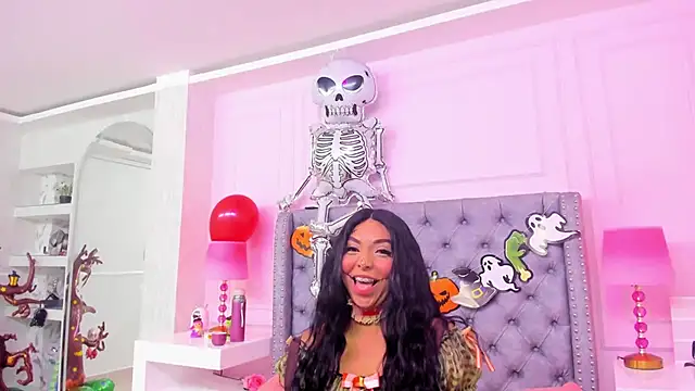 Snapshot of HaileeRoberts chatting on October 2025 12:50:01 PM HaileeRoberts online show from October 2025 12:50:01 PM