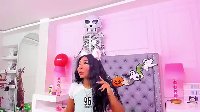 Snapshot of HaileeRoberts chatting on October 2025 01:23:02 PM HaileeRoberts online show from October 2025 01:23:02 PM