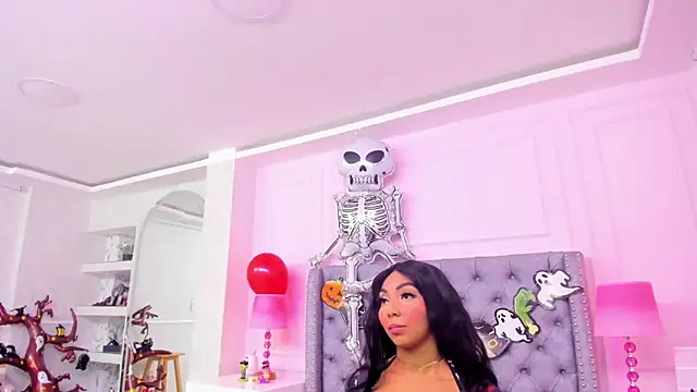 Snapshot of HaileeRoberts chatting on October 2025 12:38:02 PM HaileeRoberts online show from October 2025 12:38:02 PM