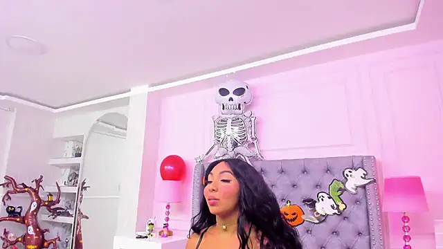 Snapshot of HaileeRoberts chatting on October 2025 12:45:02 PM HaileeRoberts online show from October 2025 12:45:02 PM