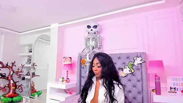 Snapshot of HaileeRoberts chatting on October 2025 12:30:01 PM HaileeRoberts online show from October 2025 12:30:01 PM