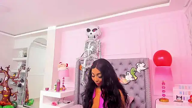 Snapshot of HaileeRoberts chatting on October 2025 12:29:01 PM HaileeRoberts online show from October 2025 12:29:01 PM