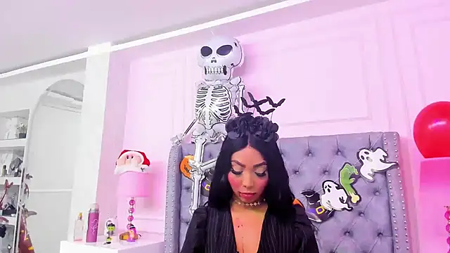 Snapshot of HaileeRoberts chatting on October 2025 12:39:02 PM HaileeRoberts online show from October 2025 12:39:02 PM