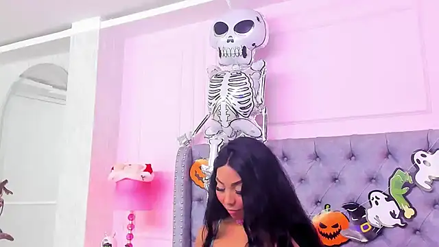 Snapshot of HaileeRoberts chatting on November 2025 12:51:02 PM HaileeRoberts online show from November 2025 12:51:02 PM