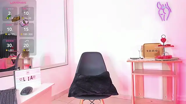 Lia johnsonn online show from February 2025 11:02:01 AM