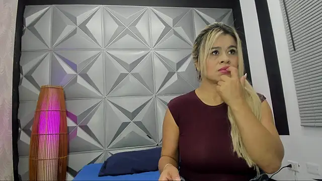 Snapshot of Dulcex69 chatting on January 2025 10:17:01 AM Dulcex69 online show from January 2025 10:17:01 AM