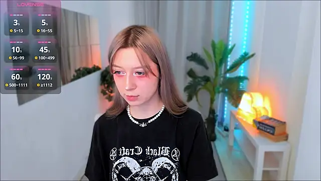 SaintGirl online show from February 2025 08:31:02 PM