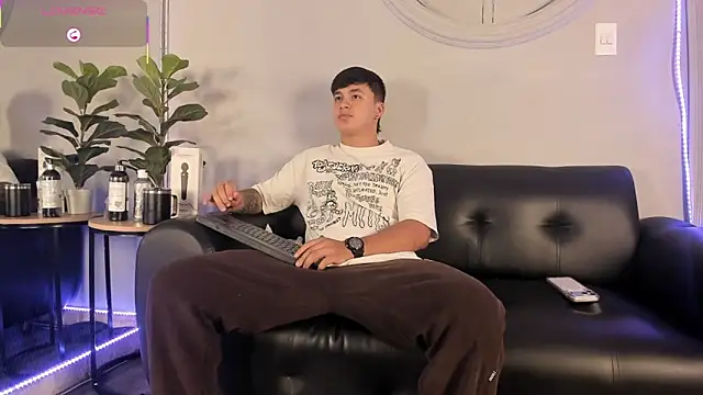 Cristopher strong online show from April 2026 11:43:01 AM