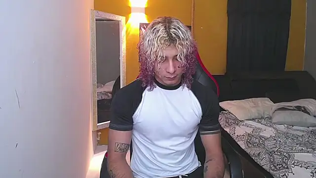 Snapshot of Demitryo chatting on February 2025 02:52:01 AM Demitryo online show from February 2025 02:52:01 AM