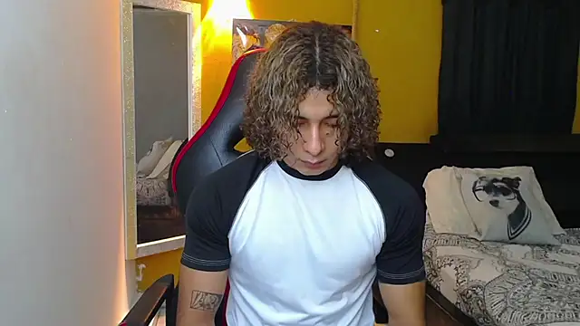 Snapshot of Demitryo chatting on February 2025 02:51:02 AM Demitryo online show from February 2025 02:51:02 AM