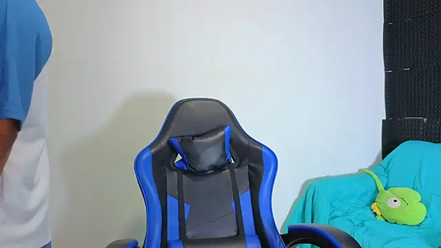 Snapshot of Demitryo chatting on October 2025 03:25:01 AM Demitryo online show from October 2025 03:25:01 AM