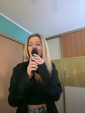 Snapshot of AlisonXCristal chatting on March 2026 06:25:02 PM AlisonXCristal online show from March 2026 06:25:02 PM