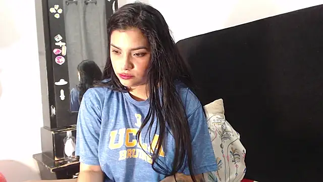 lolaa staars online show from December 2024 02:52:02 AM