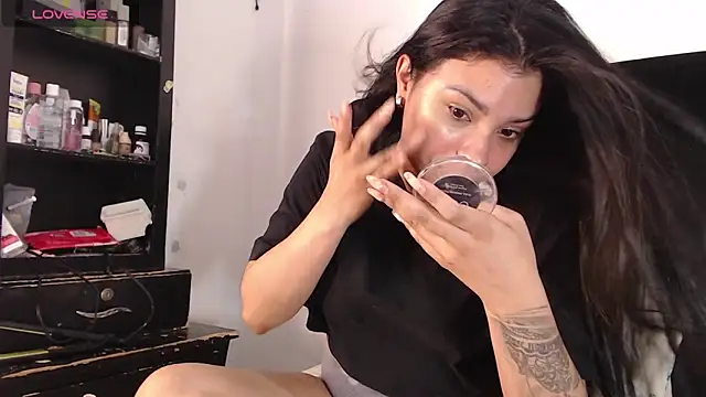 lolaa staars online show from January 2025 10:39:01 PM