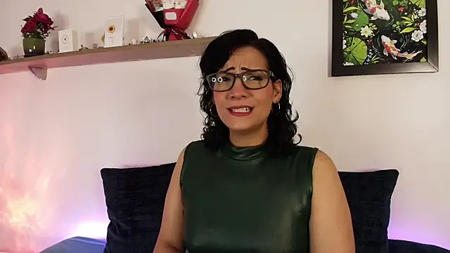 Elliee  online show from April 2026 01:59:02 PM