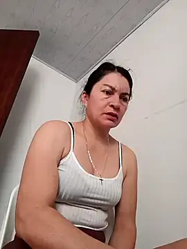 renata hot1 online show from December 2024 01:32:02 PM