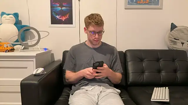 Snapshot of BlueEyedTallGuy94 chatting on December 2024 04:23:02 AM BlueEyedTallGuy94 online show from December 2024 04:23:02 AM