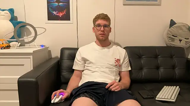 Snapshot of BlueEyedTallGuy94 chatting on December 2024 04:56:02 AM BlueEyedTallGuy94 online show from December 2024 04:56:02 AM