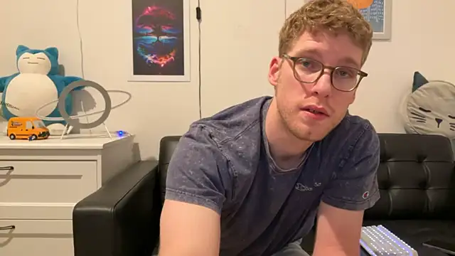 Snapshot of BlueEyedTallGuy94 chatting on December 2024 02:42:02 AM BlueEyedTallGuy94 online show from December 2024 02:42:02 AM