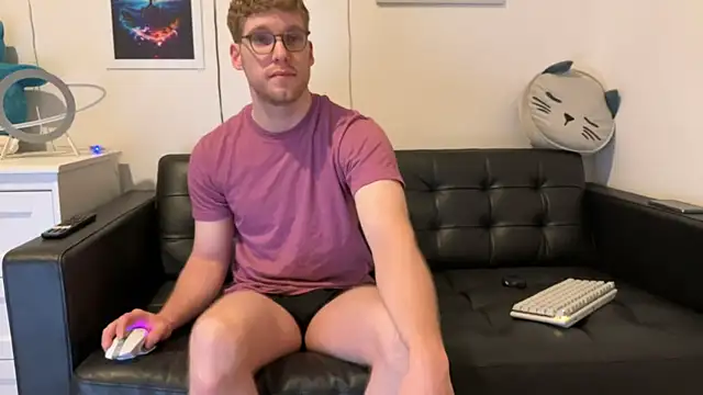 Snapshot of BlueEyedTallGuy94 chatting on December 2024 02:36:02 AM BlueEyedTallGuy94 online show from December 2024 02:36:02 AM