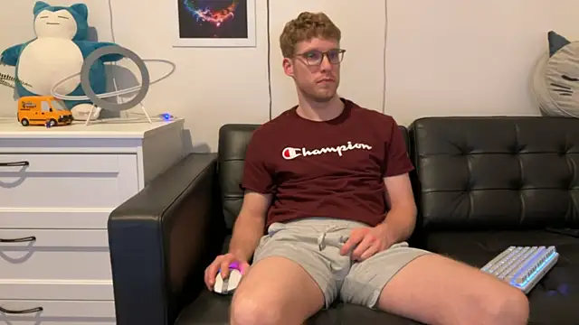 Snapshot of BlueEyedTallGuy94 chatting on January 2025 04:44:02 AM BlueEyedTallGuy94 online show from January 2025 04:44:02 AM