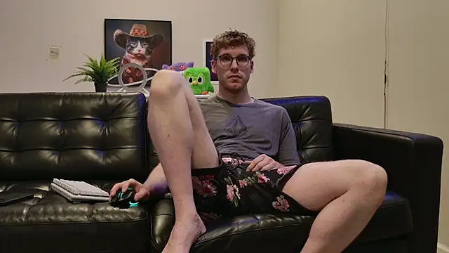 Snapshot of BlueEyedTallGuy94 chatting on October 2025 01:22:01 AM BlueEyedTallGuy94 online show from October 2025 01:22:01 AM