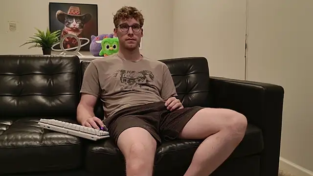 Snapshot of BlueEyedTallGuy94 chatting on October 2025 11:03:02 PM BlueEyedTallGuy94 online show from October 2025 11:03:02 PM